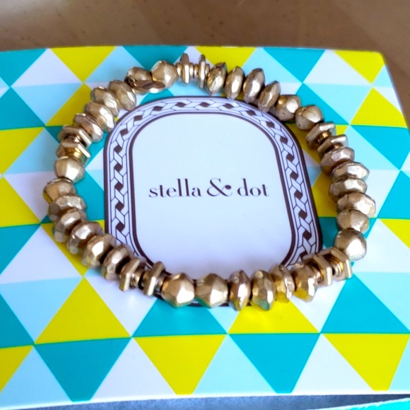 Stella & Dot | Dainty Gold Bracelet Nicholette Stretch Bracelet - Picture 4 of 8
